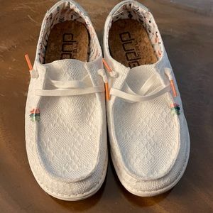 Hey dude Wendy size 8